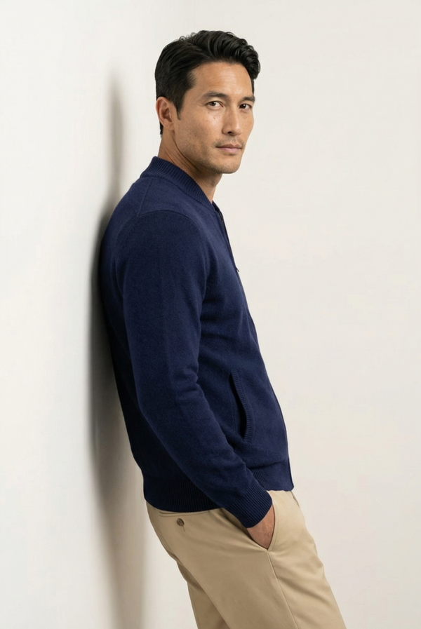 Marineblauer Kaschmirpullover