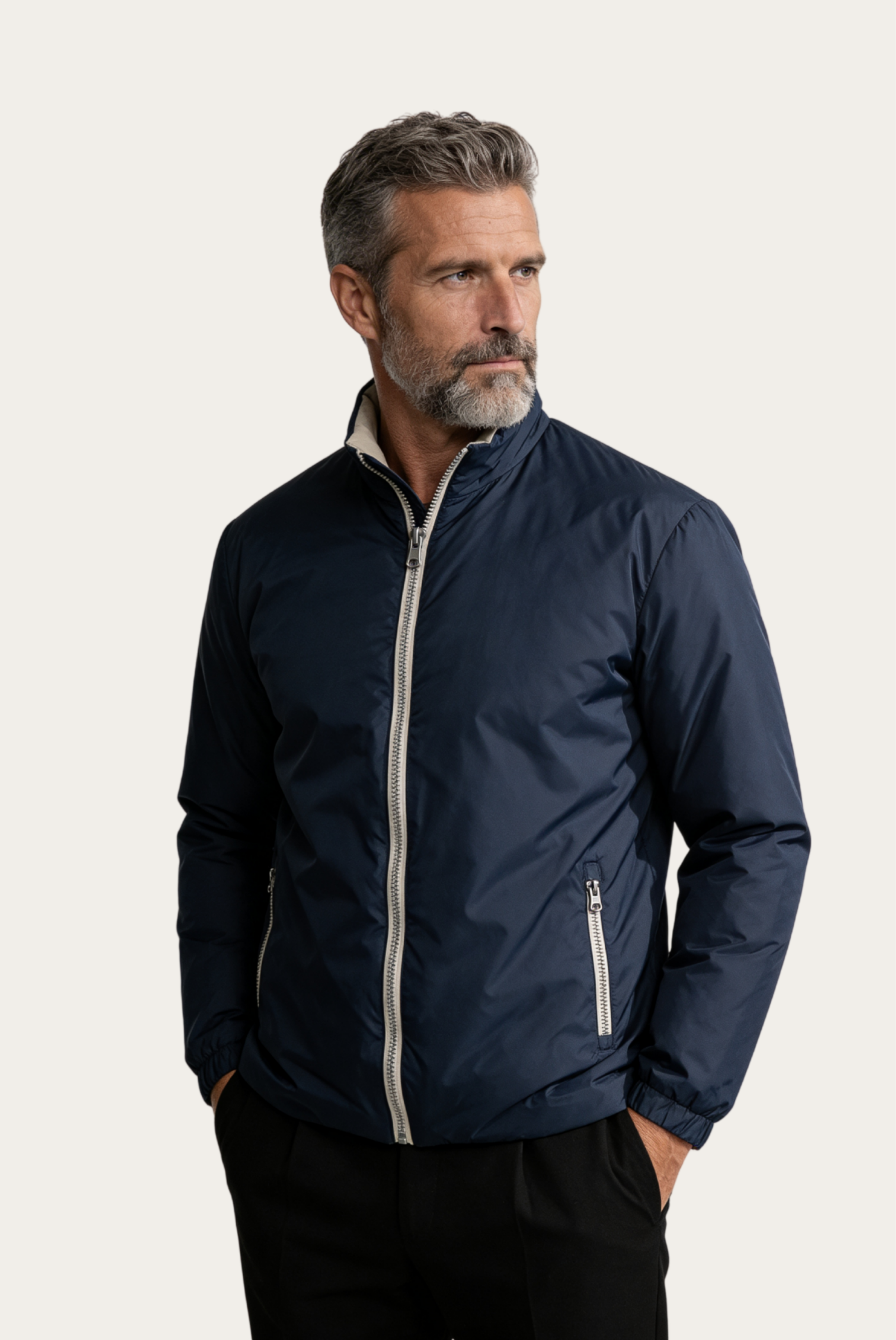 Blauer Windbreaker