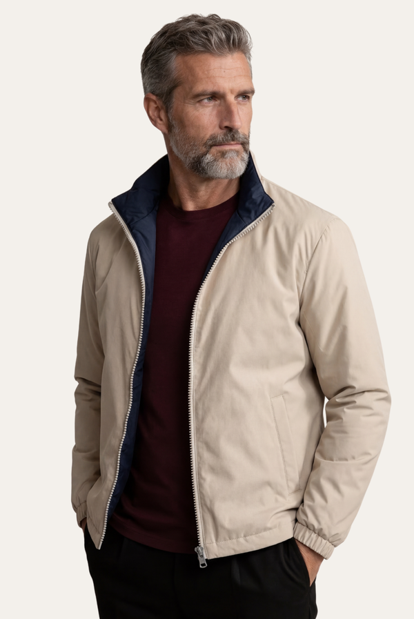 Blauer Windbreaker
