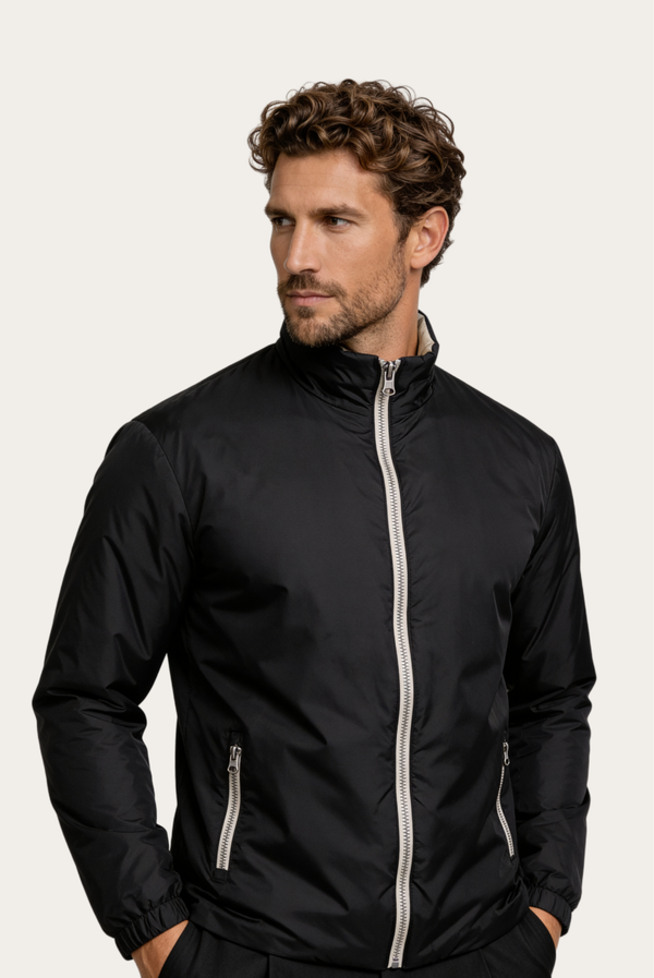 Schwarzer Windbreaker