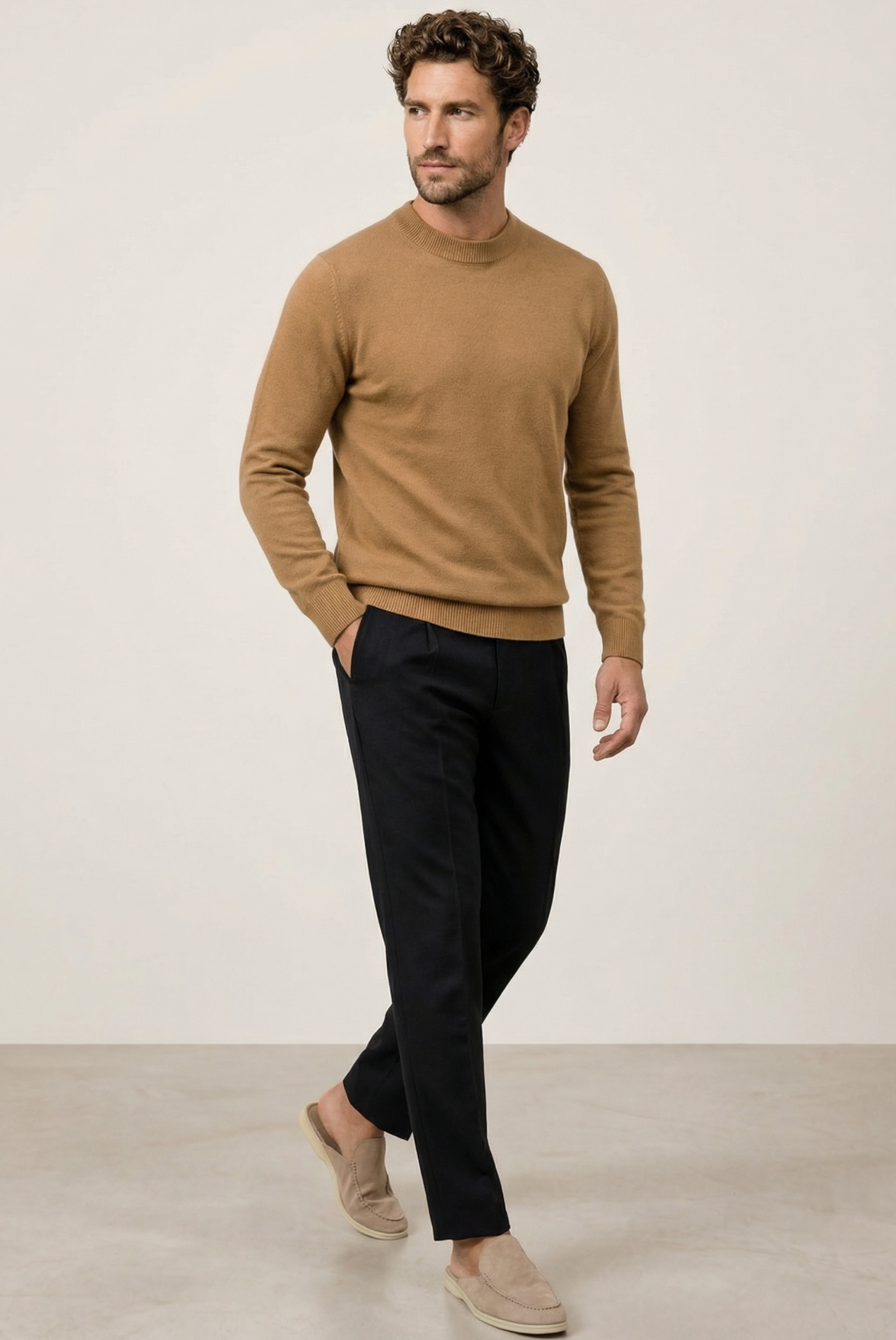 Brauner Wollpullover mit Rundhalsausschnitt